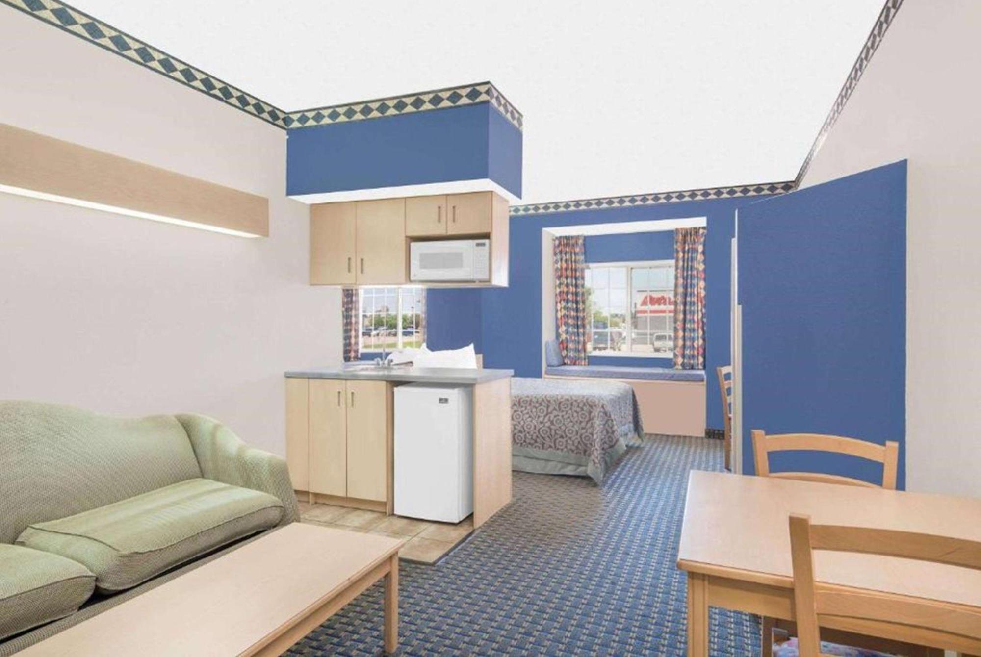 Days Inn & Suites By Wyndham Hutchinson Exterior foto